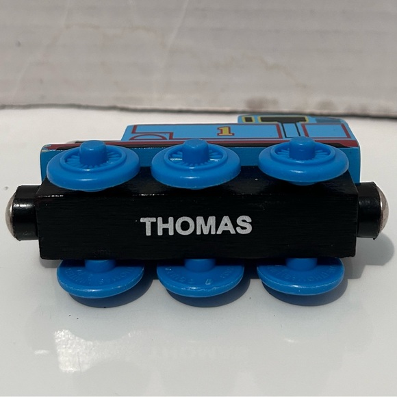 Vintage Thomas and friends wooden railway train THOMAS the tank engine magnetic - Picture 4 of 8